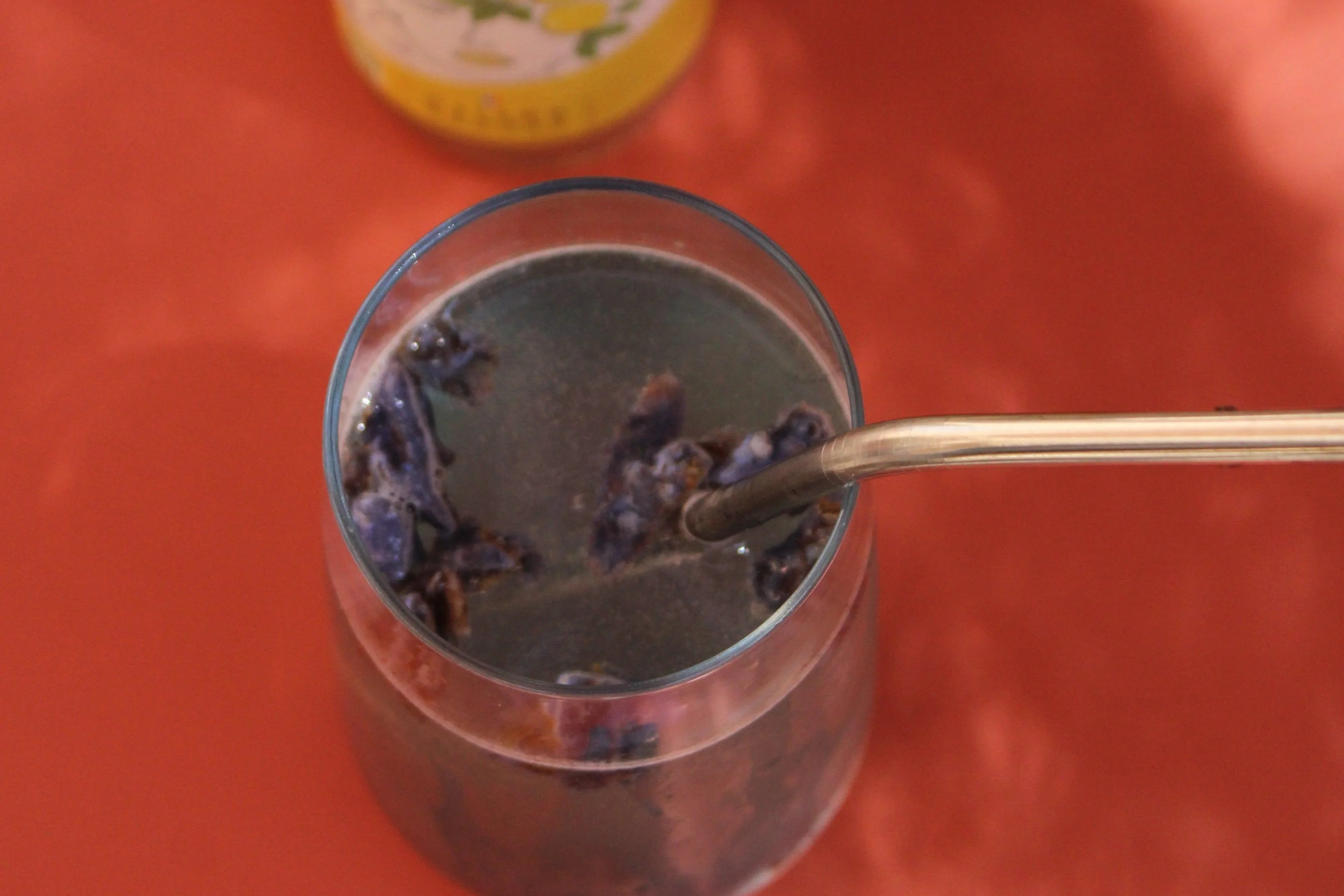 Zeste de pétale : un mocktail floral et pétillant