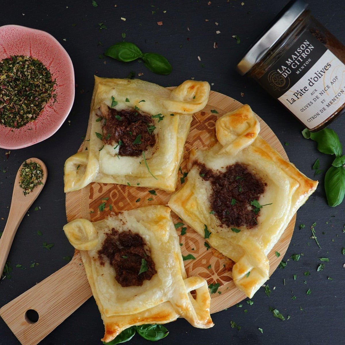 Feuilletés à la Pâte aux Olives et Citron de Menton