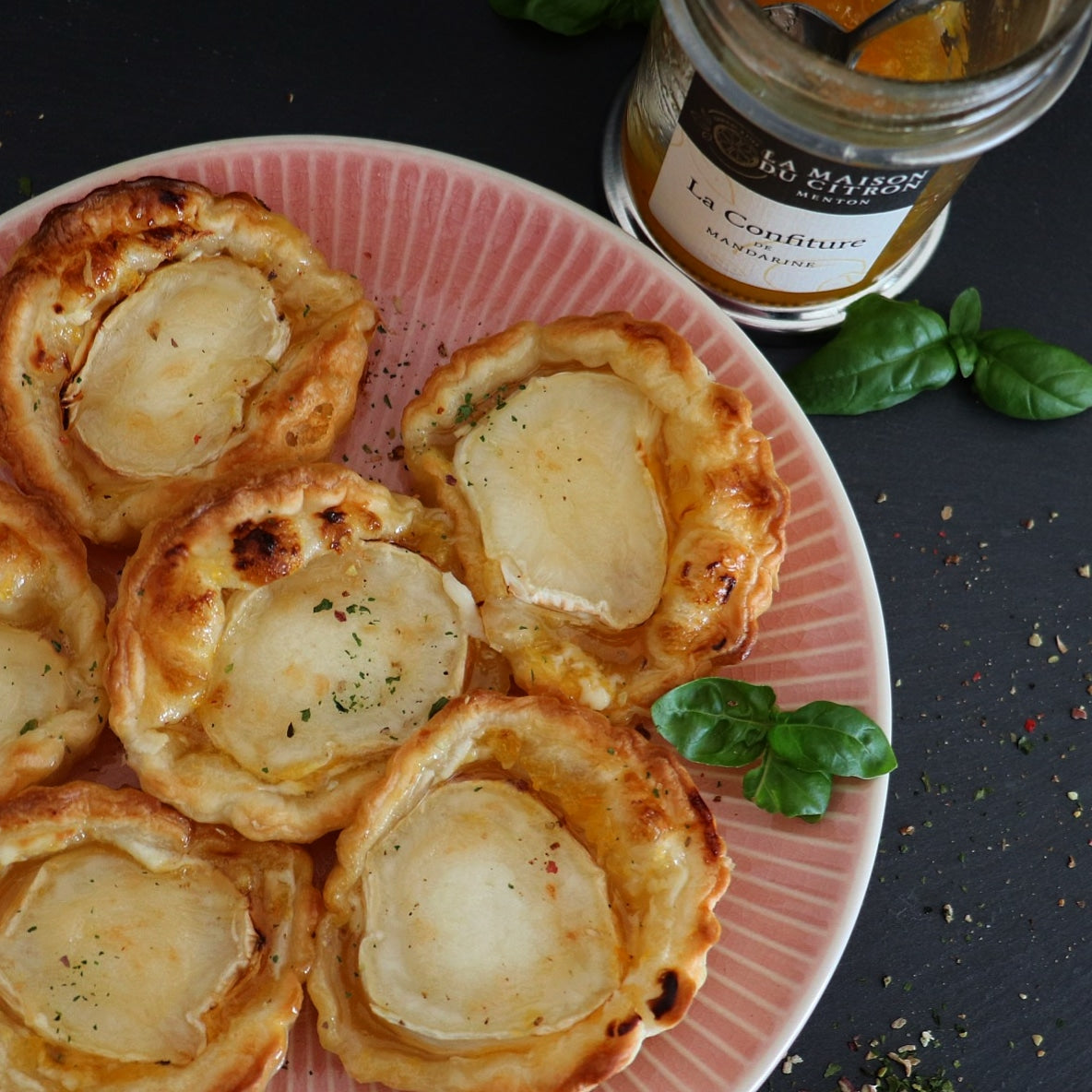 Tartelettes au fromage de chèvre et à la confiture BIO de mandarine