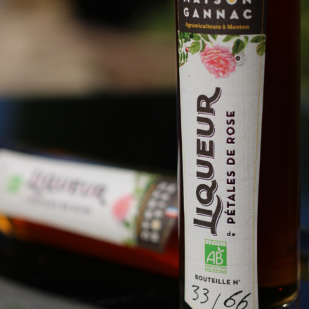 Liqueur de pétales de rose